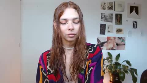 Snapshot of golden_alaska chatting on December 3, 1:42 pm Alaska online show from December 3, 1:42 pm