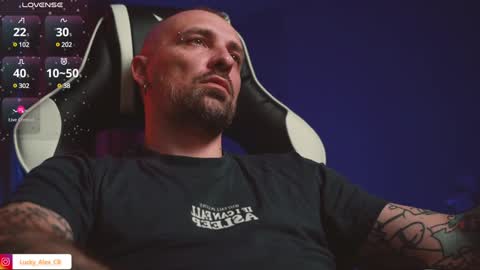 Snapshot of golden_alex chatting on January 23, 12:04 am Alex online show from January 23, 12:04 am