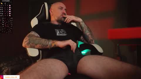 Snapshot of golden_alex chatting on October 29, 11:39 pm Alex online show from October 29, 11:39 pm