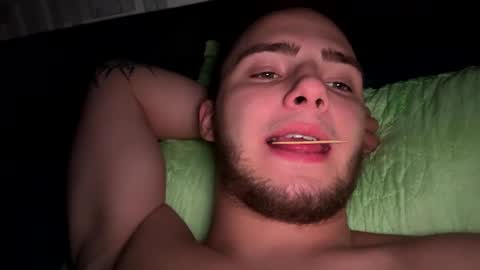 Snapshot of golden_boyyy21 chatting on December 11, 1:58 am Golden boyyy21 online show from December 11, 1:58 am