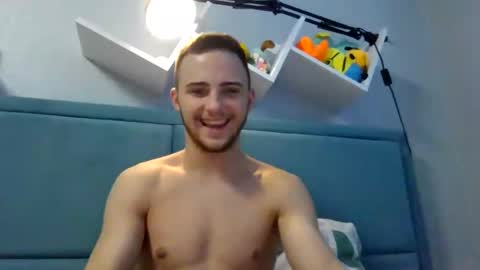 Snapshot of golden_boyyy21 chatting on January 11, 8:00 am Golden boyyy21 online show from January 11, 8:00 am