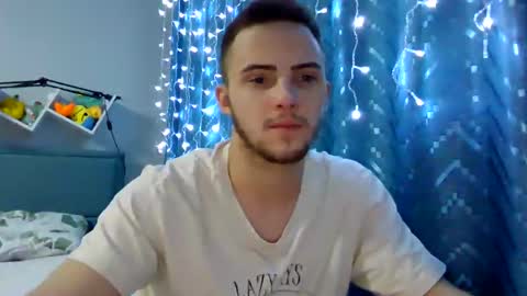 Snapshot of golden_boyyy21 chatting on January 11, 2:15 pm Golden boyyy21 online show from January 11, 2:15 pm