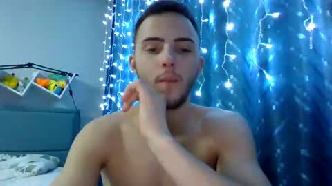 Snapshot of golden_boyyy21 chatting on January 11, 5:18 pm Golden boyyy21 online show from January 11, 5:18 pm