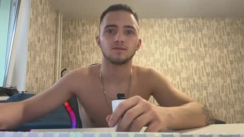 Snapshot of golden_boyyy21 chatting on February 1, 7:47 am Golden boyyy21 online show from February 1, 7:47 am