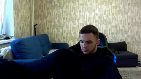 Snapshot of golden_boyyy21 chatting on February 13, 12:11 pm Golden boyyy21 online show from February 13, 12:11 pm