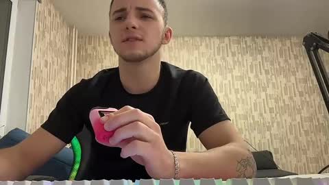 Snapshot of golden_boyyy21 chatting on February 16, 3:59 pm Golden boyyy21 online show from February 16, 3:59 pm