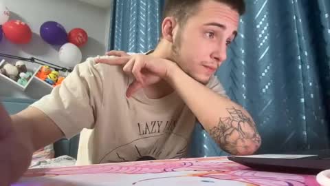 Snapshot of golden_boyyy21 chatting on February 24, 4:36 pm Golden boyyy21 online show from February 24, 4:36 pm