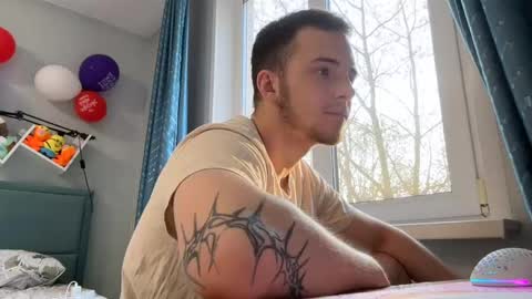 Snapshot of golden_boyyy21 chatting on February 28, 1:47 pm Golden boyyy21 online show from February 28, 1:47 pm