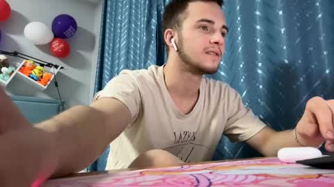 Snapshot of golden_boyyy21 chatting on March 1, 1:43 am Golden boyyy21 online show from March 1, 1:43 am