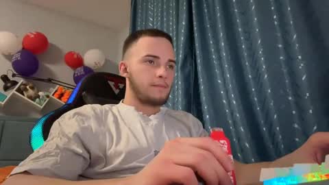 Snapshot of golden_boyyy21 chatting on March 12, 10:50 pm Golden boyyy21 online show from March 12, 10:50 pm