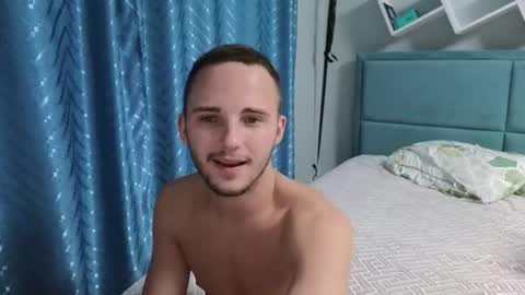 Snapshot of golden_boyyy21 chatting on September 10, 7:36 pm Golden boyyy21 online show from September 10, 7:36 pm