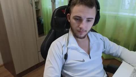 Snapshot of golden_boyyy21 chatting on November 29, 6:49 am Golden boyyy21 online show from November 29, 6:49 am