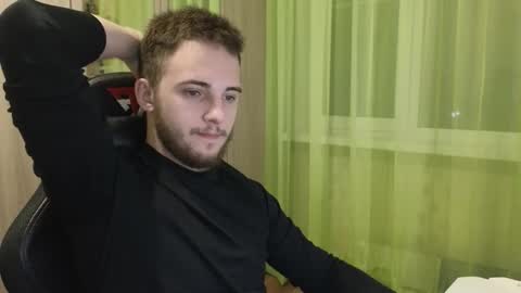 Snapshot of golden_boyyy21 chatting on December 2, 3:07 pm Golden boyyy21 online show from December 2, 3:07 pm