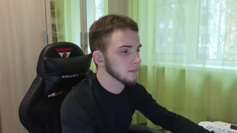 Snapshot of golden_boyyy21 chatting on December 3, 8:23 am Golden boyyy21 online show from December 3, 8:23 am