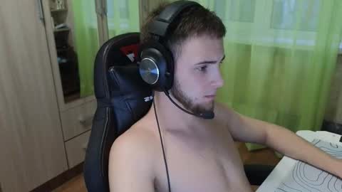 Snapshot of golden_boyyy21 chatting on December 5, 6:22 am Golden boyyy21 online show from December 5, 6:22 am