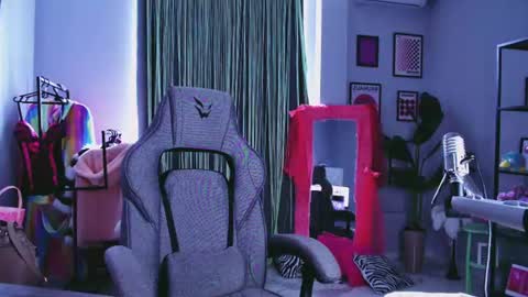 Snapshot of golden_dragones chatting on July 19, 8:51 am Gloria online show from July 19, 8:51 am