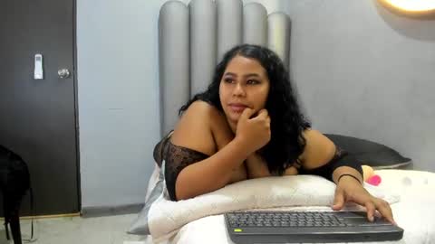 Snapshot of golden_kiss23 chatting on June 13, 8:34 am GoldenKiss online show from June 13, 8:34 am