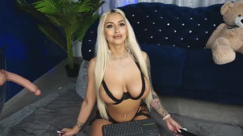 GoldenAmberX online show from January 25, 10:51 am