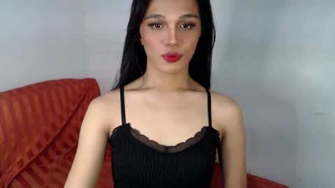 Snapshot of goldenlily69 chatting on February 4, 1:13 am Lily is Gold online show from February 4, 1:13 am