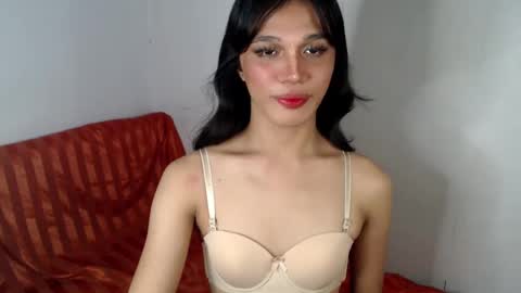 Snapshot of goldenlily69 chatting on February 12, 2:56 am Lily is Gold online show from February 12, 2:56 am