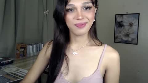 Snapshot of goldenlily69 chatting on November 12, 5:35 pm Lily is Gold online show from November 12, 5:35 pm