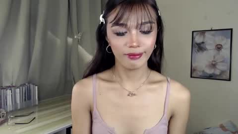 Snapshot of goldenlily69 chatting on November 25, 5:29 am Lily is Gold online show from November 25, 5:29 am