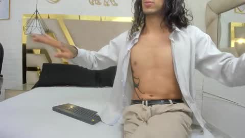 goldentemptation_ online show from April 26, 12:58 pm