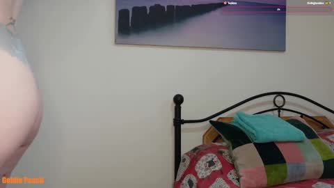 Snapshot of goldie_peach chatting on November 10, 2:05 pm Goldie online show from November 10, 2:05 pm