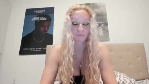 goldiethelight online show from December 4, 1:48 am