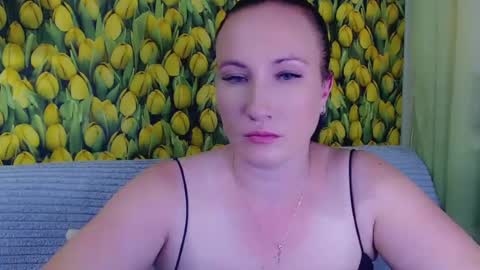 Snapshot of goldmoonn chatting on July 1, 5:45 pm goldmoonn online show from July 1, 5:45 pm