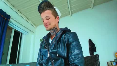 Snapshot of goldy_loyal99 chatting on September 14, 4:33 am Goldy Loyal93 online show from September 14, 4:33 am