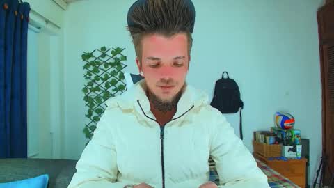 Snapshot of goldy_loyal99 chatting on October 9, 4:32 am Goldy Loyal93 online show from October 9, 4:32 am