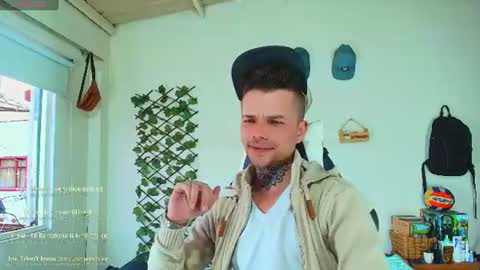 Snapshot of goldy_loyal99 chatting on July 8, 10:03 pm Goldy Loyal93 online show from July 8, 10:03 pm