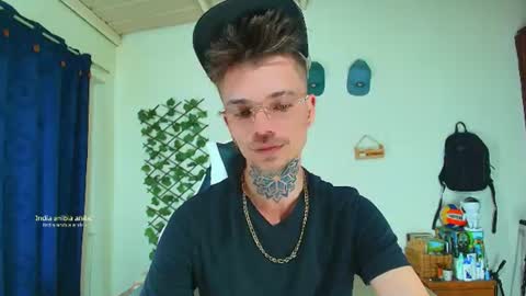 Snapshot of goldy_loyal99 chatting on August 1, 9:03 pm Goldy Loyal93 online show from August 1, 9:03 pm