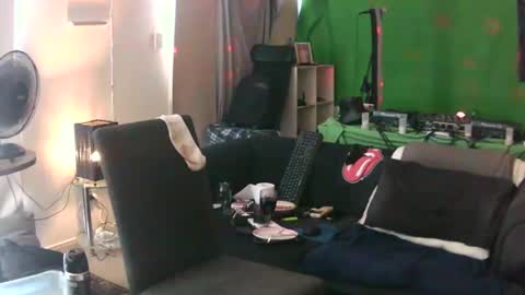 goldyguy011 online show from January 21, 1:50 am