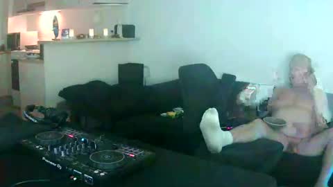 goldyguy011 online show from May 8, 8:41 am