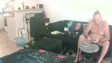 goldyguy011 online show from June 13, 1:47 am