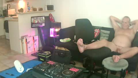 goldyguy011 online show from June 14, 3:58 pm
