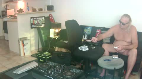 goldyguy011 online show from June 15, 6:59 am
