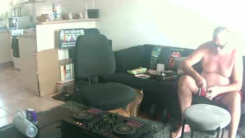 goldyguy011 online show from June 17, 12:35 am