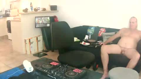 goldyguy011 online show from June 18, 1:06 am