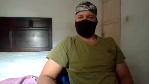 Snapshot of golons17 chatting on December 13, 8:36 pm golons17 online show from December 13, 8:36 pm