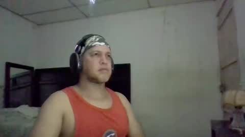 Snapshot of golons17 chatting on January 13, 4:18 am golons17 online show from January 13, 4:18 am