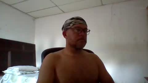 Snapshot of golons17 chatting on March 13, 12:45 pm golons17 online show from March 13, 12:45 pm