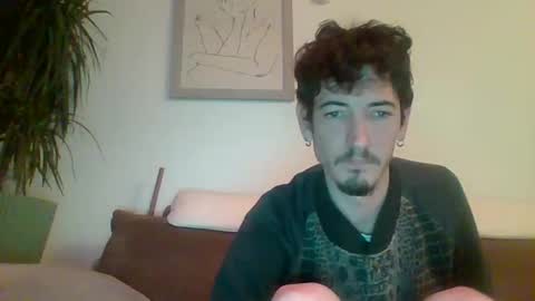 Snapshot of gon835 chatting on December 16, 7:52 pm Gon835 online show from December 16, 7:52 pm