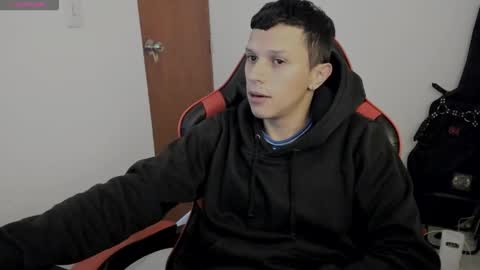 Snapshot of goodboy69i chatting on October 29, 12:18 pm goodboy69i online show from October 29, 12:18 pm