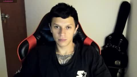 Snapshot of goodboy69i chatting on December 4, 11:46 pm goodboy69i online show from December 4, 11:46 pm