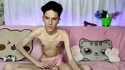Snapshot of goodboyluca chatting on June 12, 12:31 am Luca online show from June 12, 12:31 am
