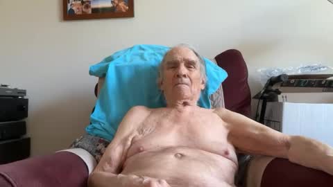 Sweet old guy online show from May 31, 7:48 pm