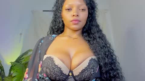 Snapshot of goofyshygirl1 chatting on February 11, 9:25 pm Dominique online show from February 11, 9:25 pm